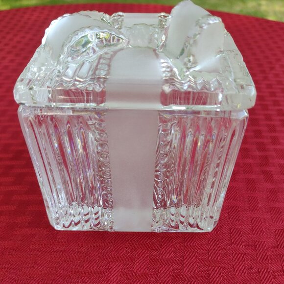 Full-Lead Crystal (24%), Made in Poland, Crystal Clear Trinket Box with Bow - Picture 3 of 7